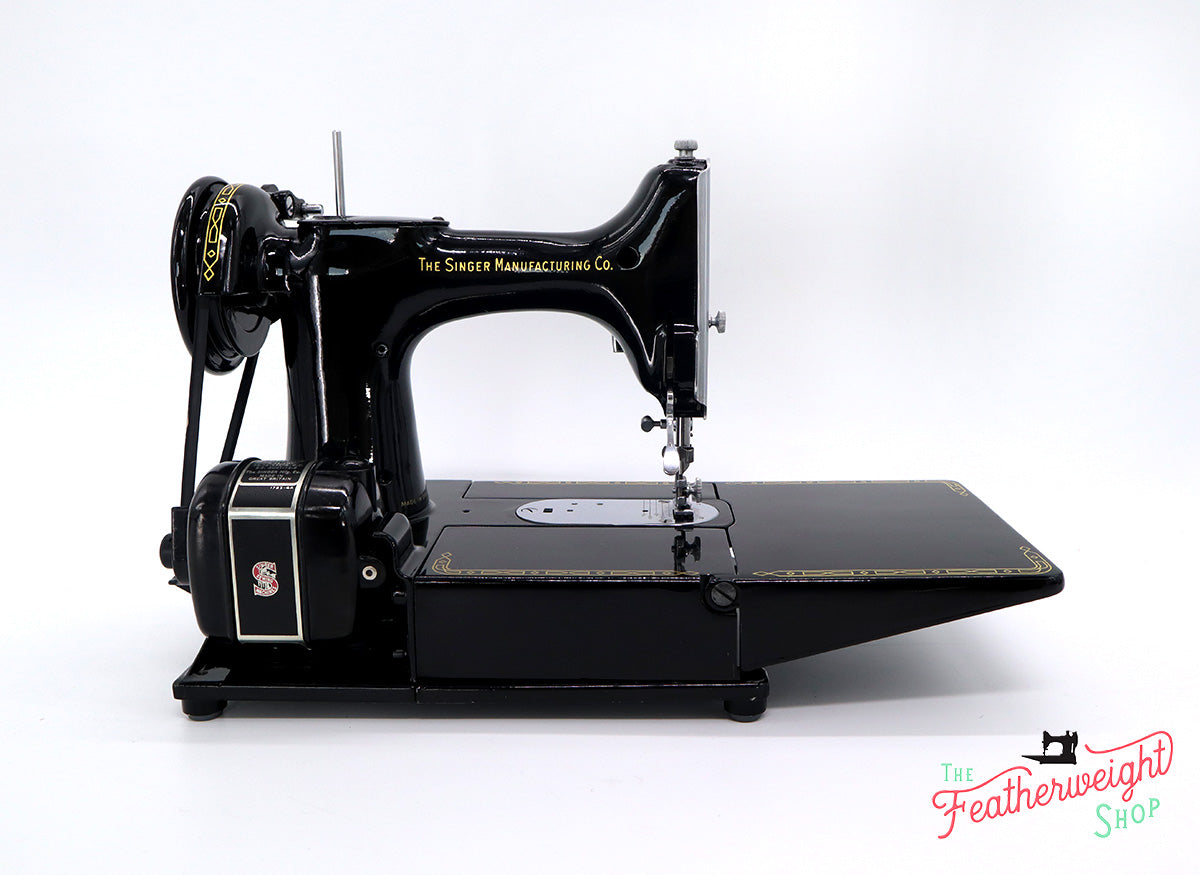 Singer Featherweight 222K Sewing Machine EM9612**