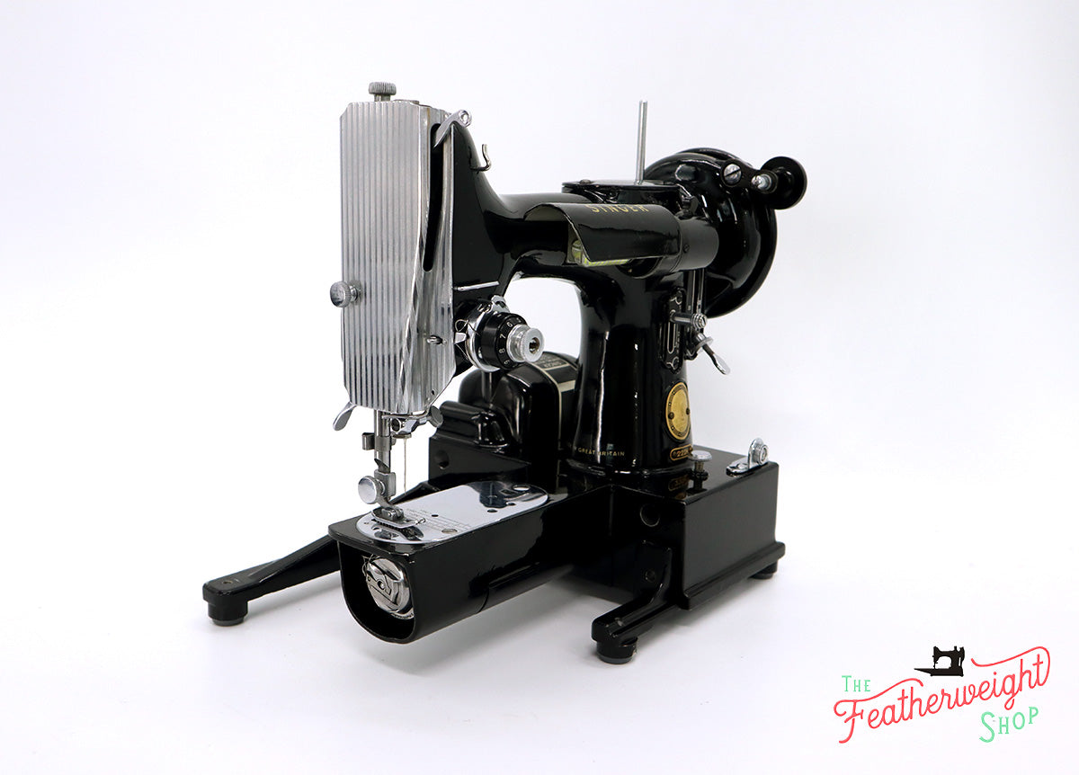 Singer Featherweight 222K Sewing Machine EM9612**