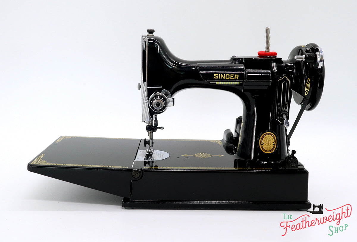 Singer Featherweight 221 Sewing Machine, AL180***