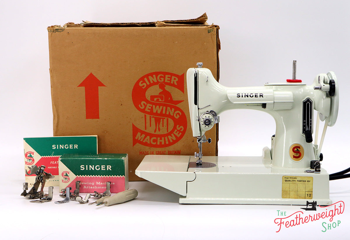 Singer Featherweight 221 Sewing Machine, WHITE EV928*** - ORIGINAL BOX