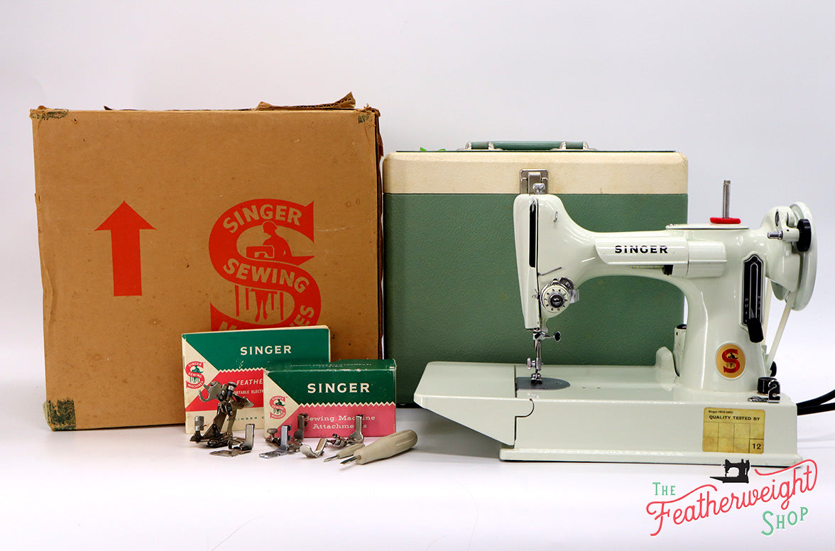 Singer Featherweight 221 Sewing Machine, WHITE EV928*** - ORIGINAL BOX