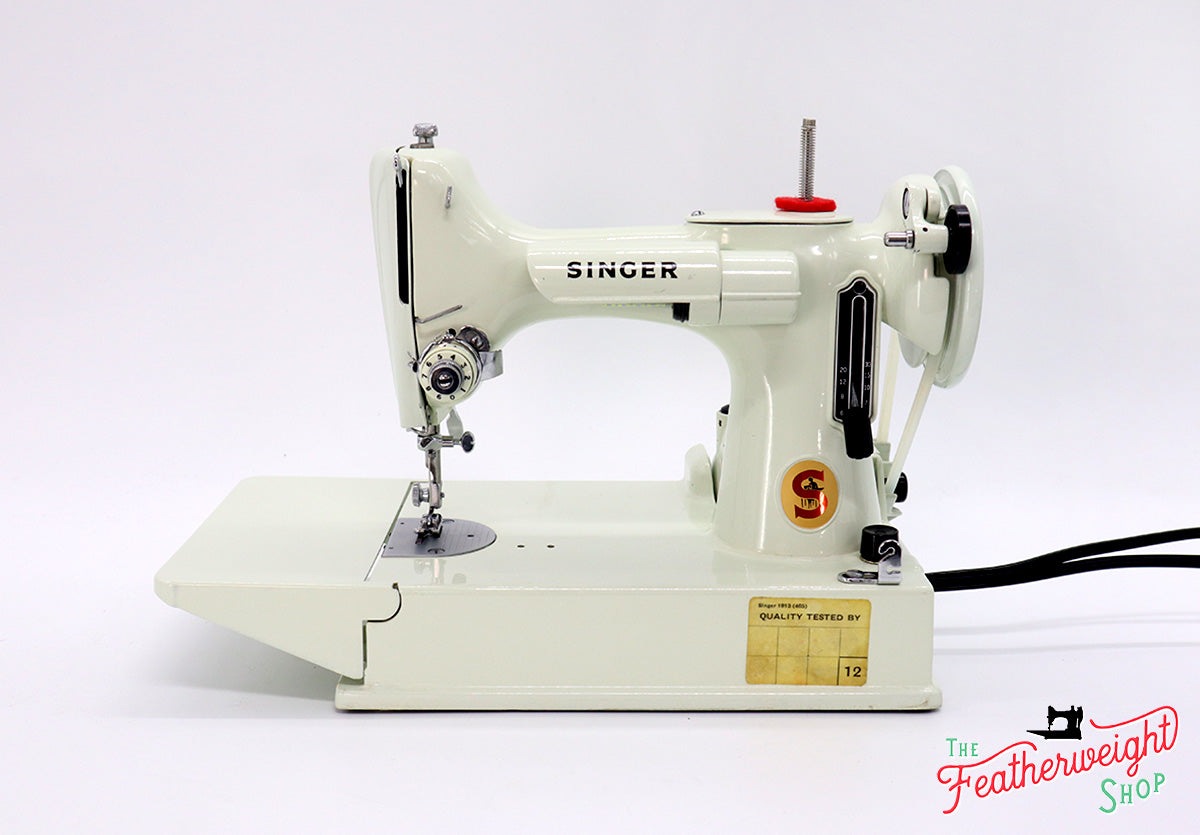 Singer Featherweight 221 Sewing Machine, WHITE EV928*** - ORIGINAL BOX