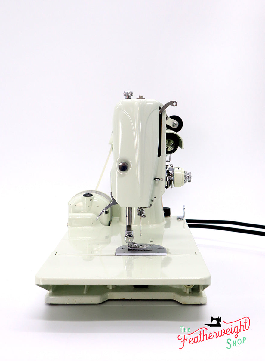 Singer Featherweight 221 Sewing Machine, WHITE EV928*** - ORIGINAL BOX