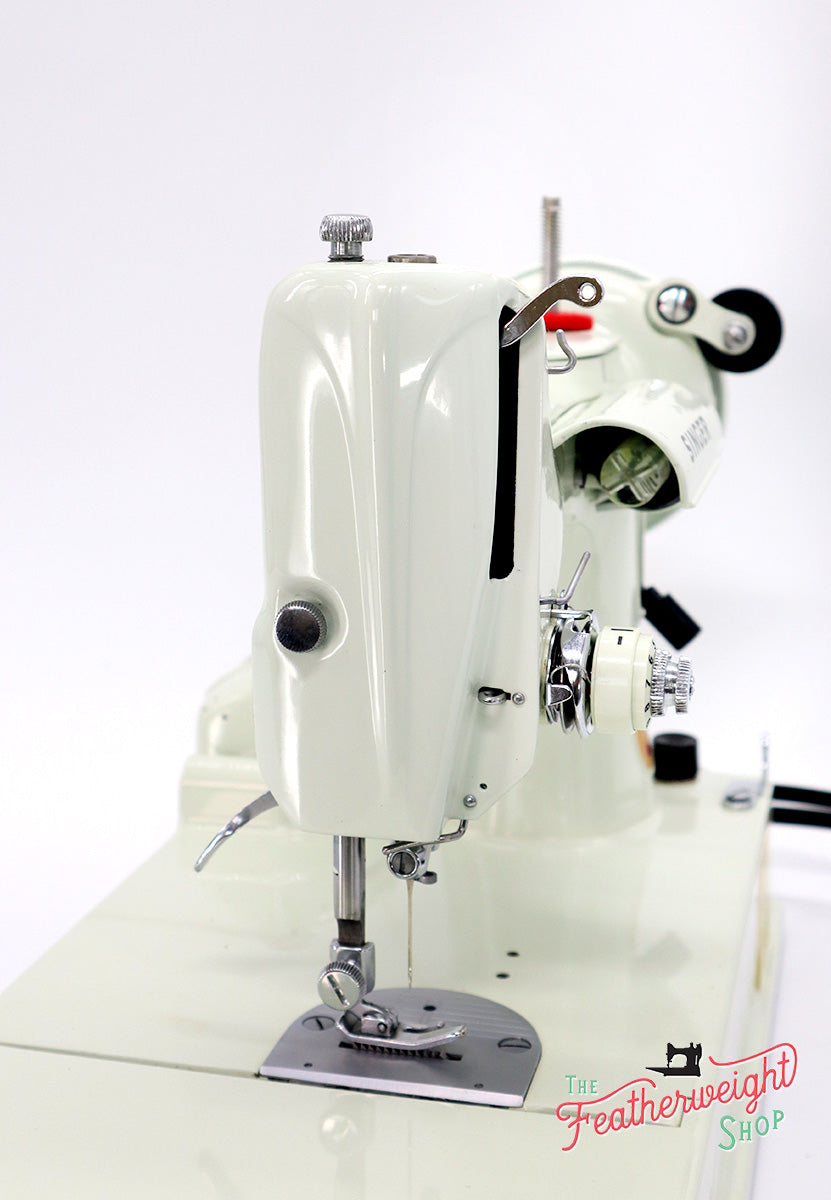 Singer Featherweight 221 Sewing Machine, WHITE EV928*** - ORIGINAL BOX