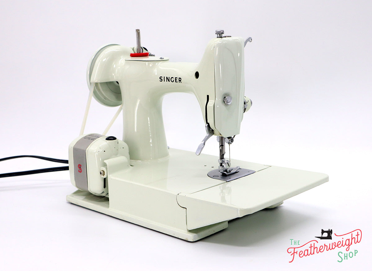 Singer Featherweight 221 Sewing Machine, WHITE EV928*** - ORIGINAL BOX