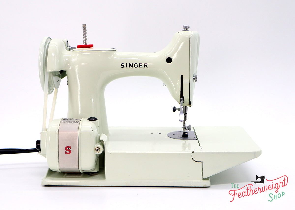 Singer Featherweight 221 Sewing Machine, WHITE EV928*** - ORIGINAL BOX