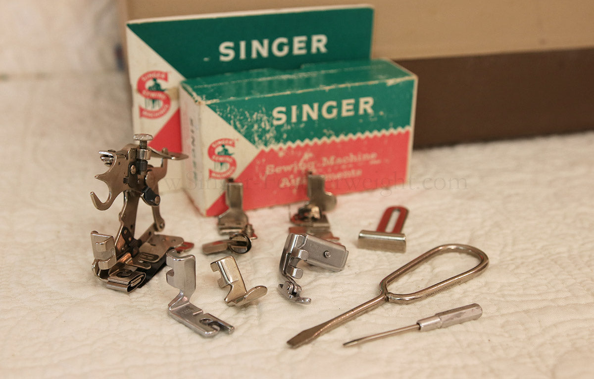 Singer Featherweight 221 Sewing Machine, TAN JE157***