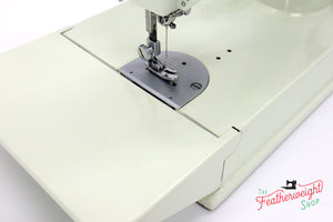 Singer Featherweight 221 Sewing Machine, WHITE EV928*** - ORIGINAL BOX