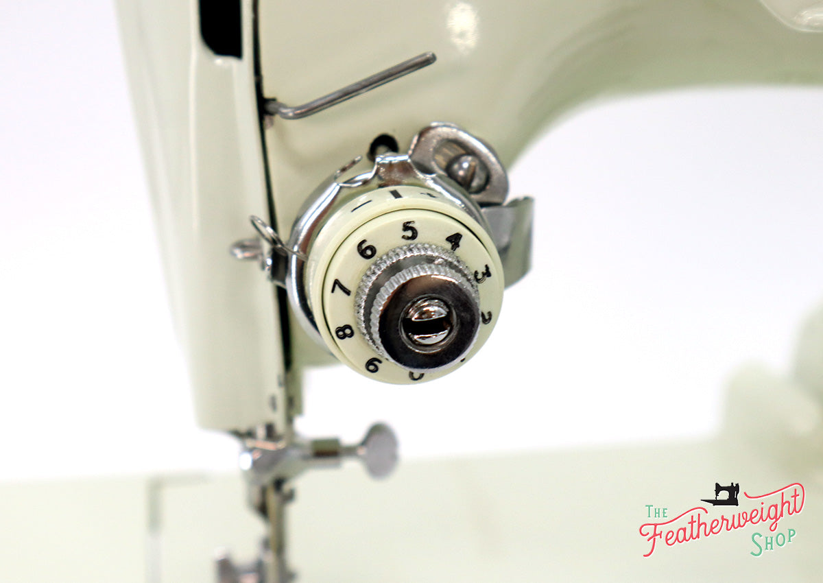 Singer Featherweight 221 Sewing Machine, WHITE EV928*** - ORIGINAL BOX