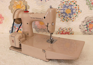 Singer Featherweight 221 Sewing Machine, TAN JE157***