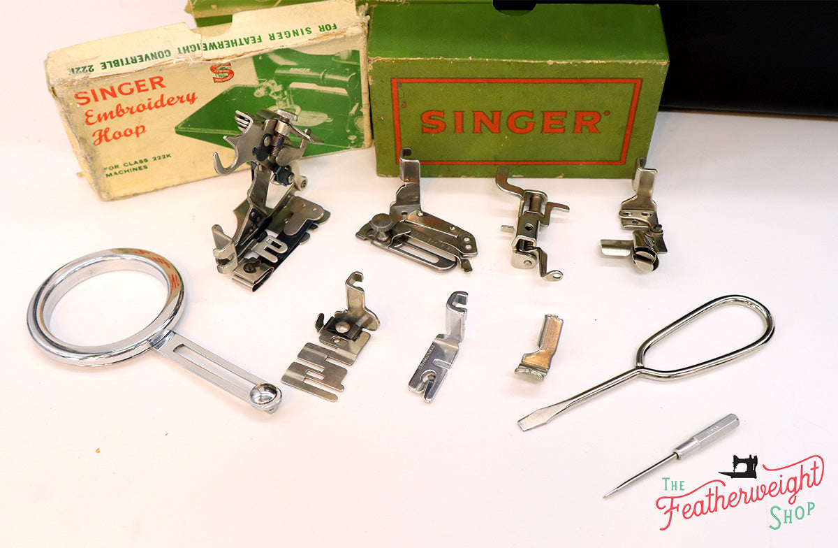 Singer Featherweight 222K Sewing Machine EM9612**