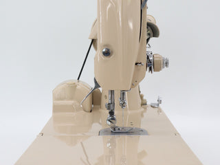 Load image into Gallery viewer, Singer Featherweight 221 Sewing Machine, TAN JE1579**