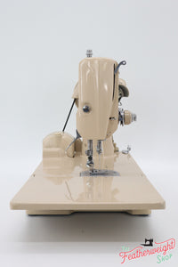 Singer Featherweight 221 Sewing Machine, TAN JE1579**