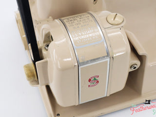 Load image into Gallery viewer, Singer Featherweight 221 Sewing Machine, TAN JE1579**