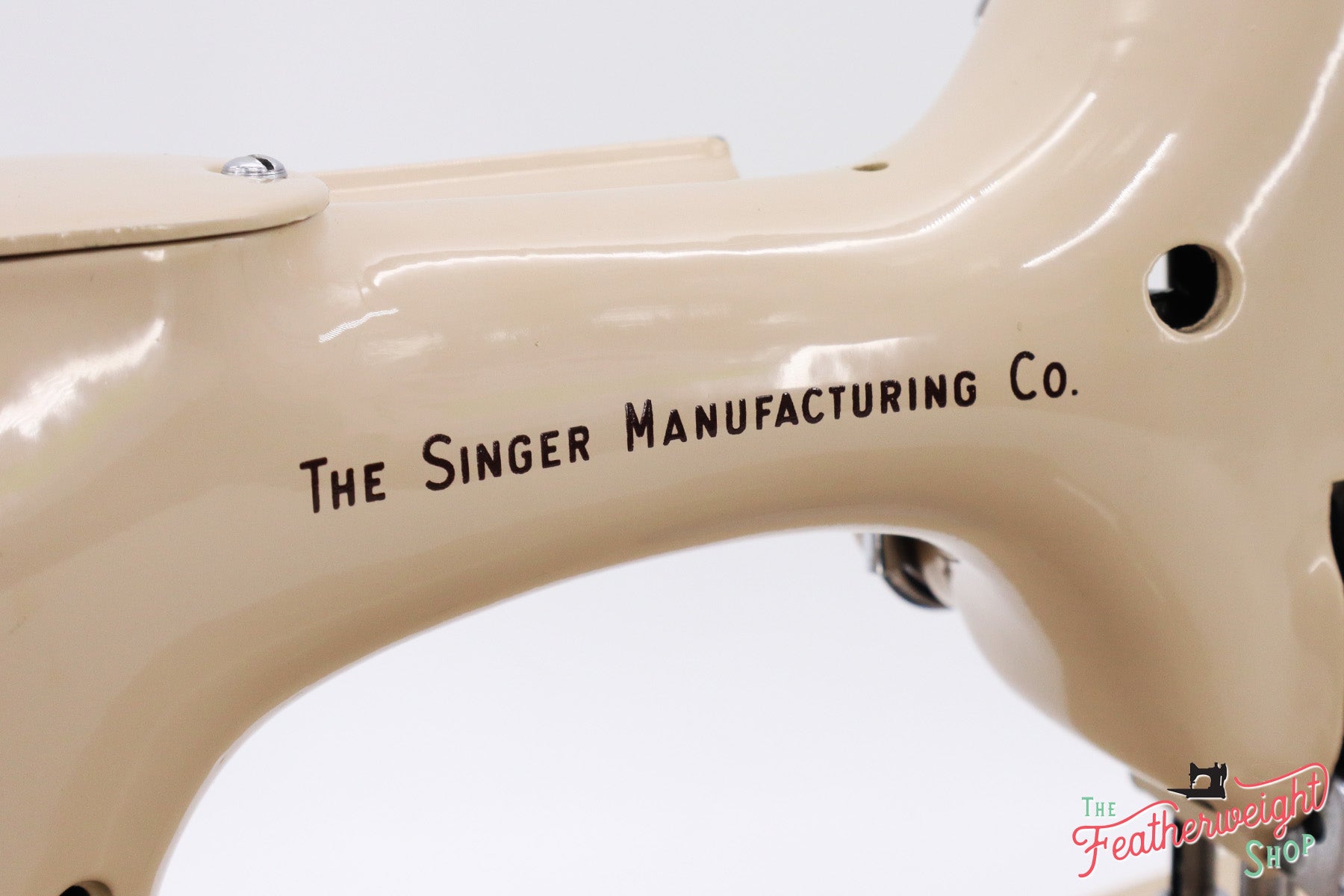 Singer Featherweight 221 Sewing Machine, TAN JE1579**