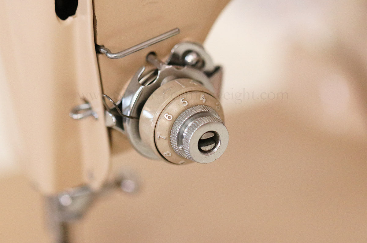 Singer Featherweight 221 Sewing Machine, TAN JE157***