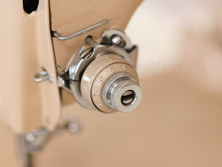 Load image into Gallery viewer, Singer Featherweight 221 Sewing Machine, TAN JE157***