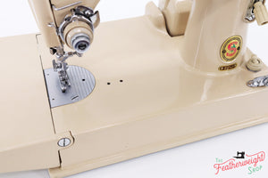 Singer Featherweight 221 Sewing Machine, TAN JE1579**