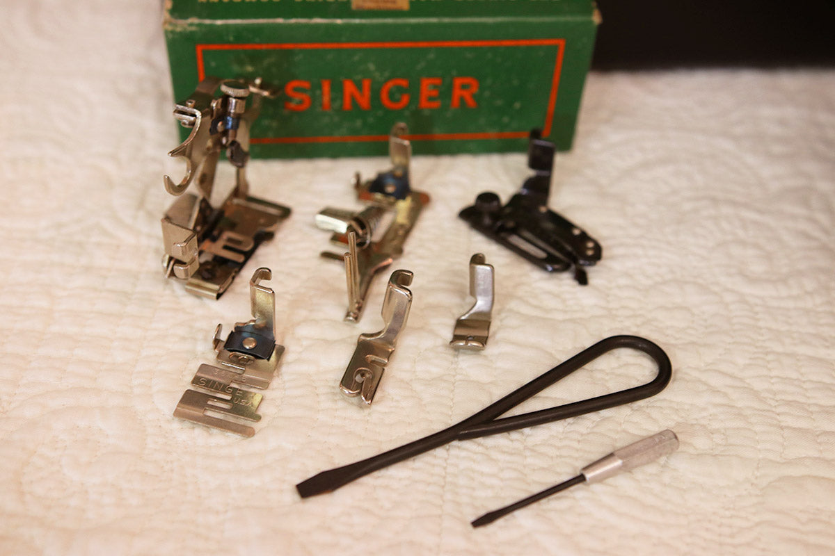 Singer Featherweight 221 Sewing Machine, AL541***