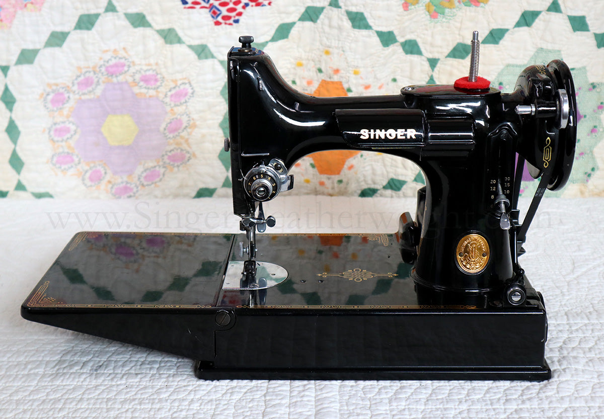 Singer Featherweight 221 Sewing Machine, Rare BLACKSIDE AG012***