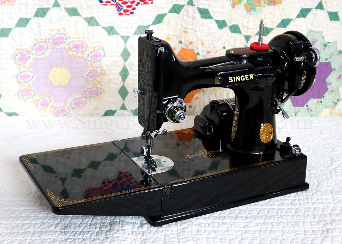 Singer Featherweight 221 Sewing Machine, Rare BLACKSIDE AG012***