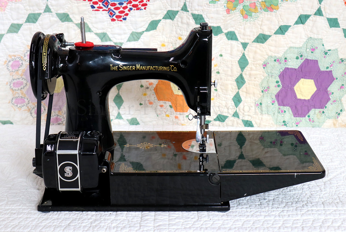 Singer Featherweight 221 Sewing Machine, Rare BLACKSIDE AG012***