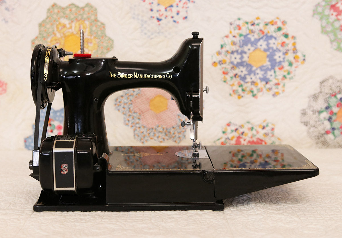 Singer Featherweight 221 Sewing Machine, AL541***