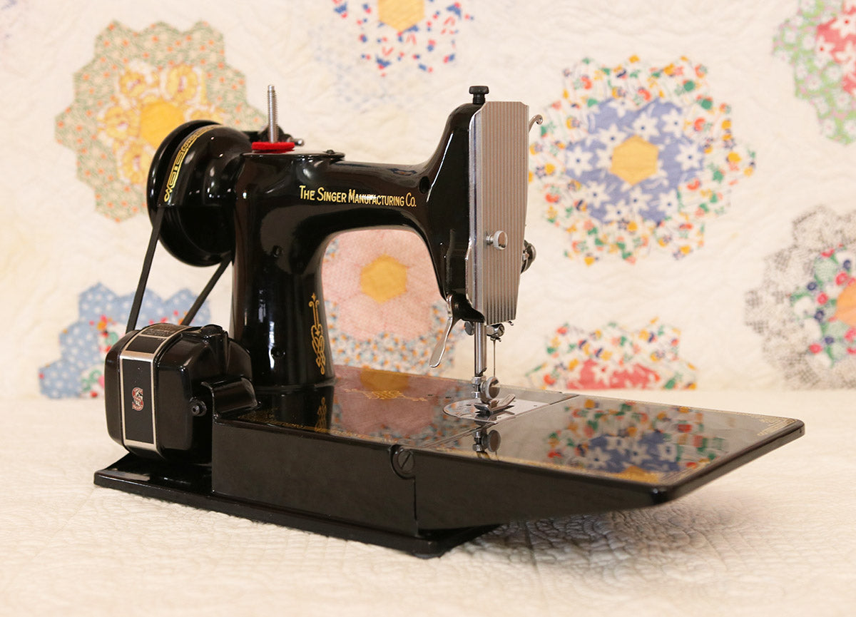 Singer Featherweight 221 Sewing Machine, AL541***