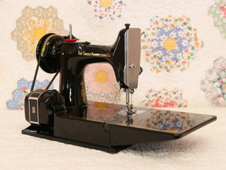Load image into Gallery viewer, Singer Featherweight 221 Sewing Machine, AL541***