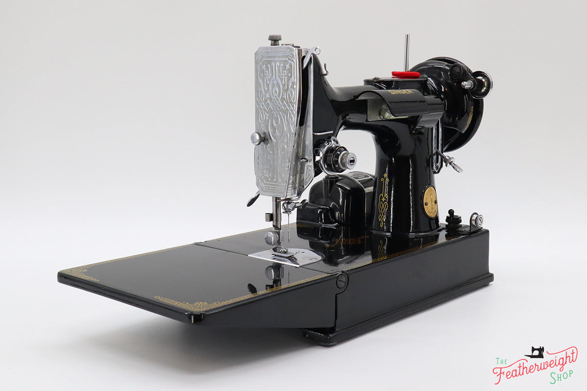 Singer Featherweight 221K Sewing Machine, French EF707***