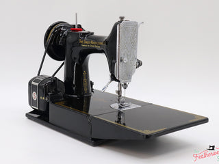 Load image into Gallery viewer, Singer Featherweight 221K Sewing Machine, French EF707***