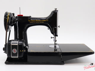 Load image into Gallery viewer, Singer Featherweight 221K Sewing Machine, French EF707***