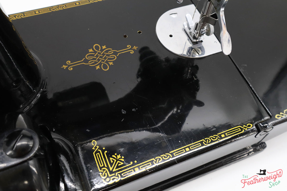 Singer Featherweight 221K Sewing Machine, French EF707***