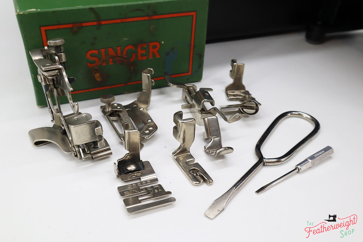 Singer Featherweight 222K Sewing Machine EL1841**