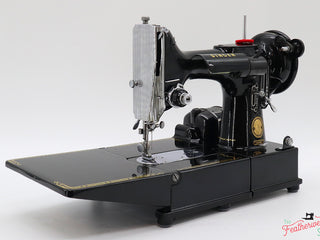 Load image into Gallery viewer, Singer Featherweight 222K Sewing Machine EL1841**