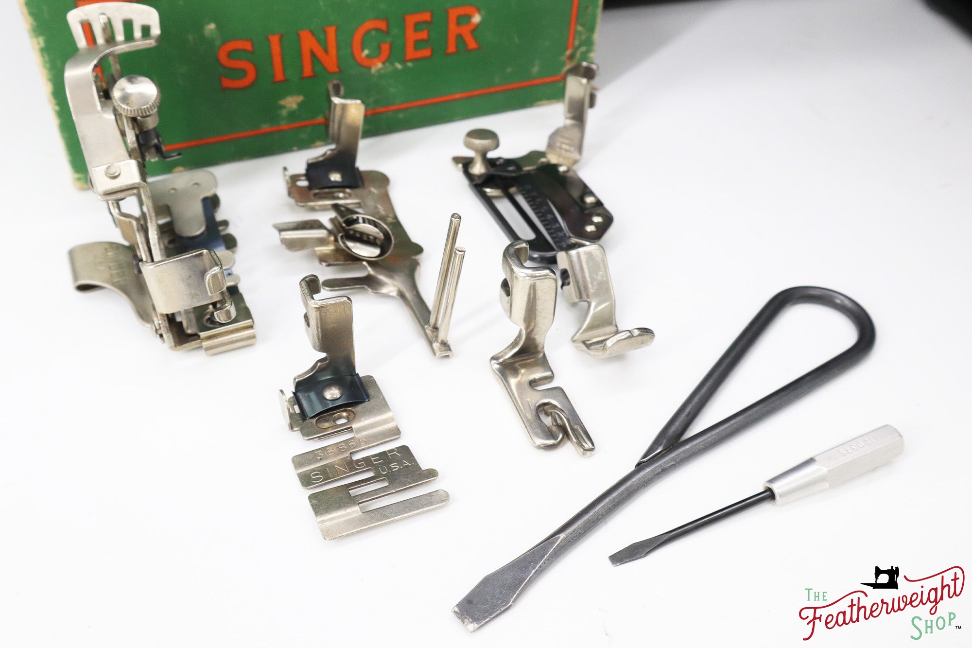 Singer Featherweight 221 Sewing Machine, AL550*** - 1953