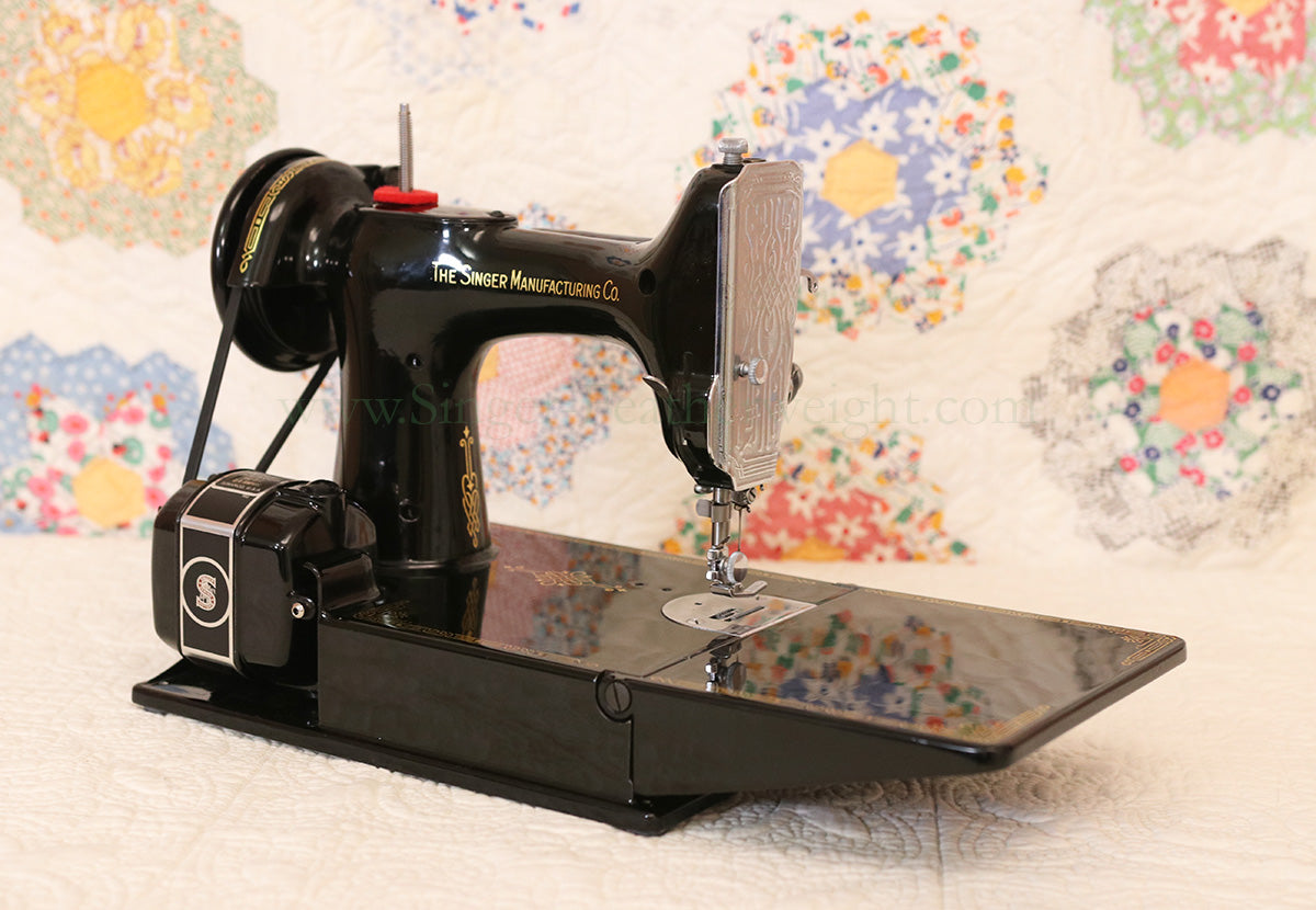 Singer Featherweight 221 Sewing Machine, AG007***