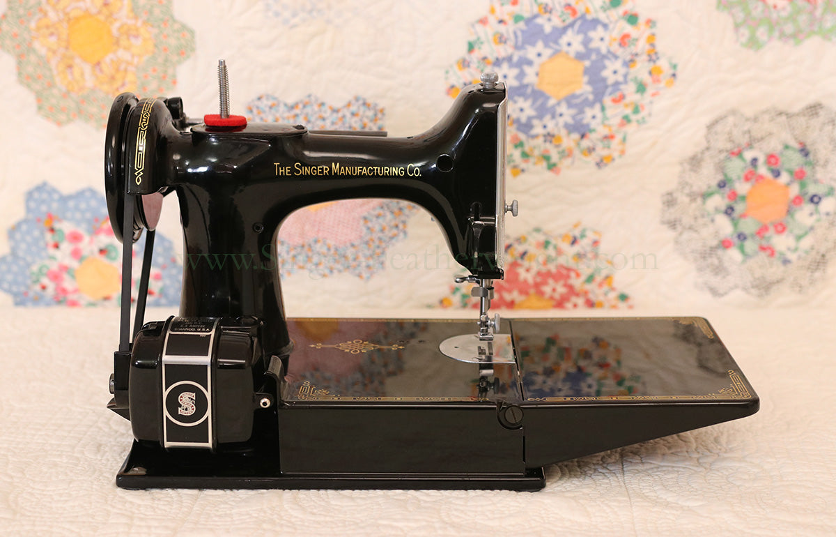 Singer Featherweight 221 Sewing Machine, AG007***