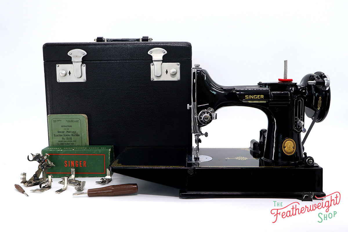 Singer Featherweight 221K Sewing Machine, EH891***