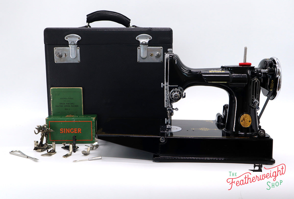 Singer Featherweight 221 Sewing Machine, AF496***