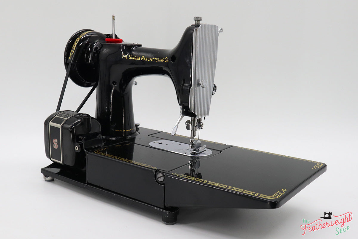 Singer Featherweight 222K Sewing Machine EK635***