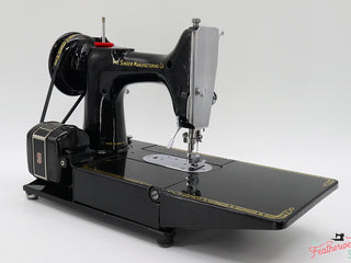 Load image into Gallery viewer, Singer Featherweight 222K Sewing Machine EK635***