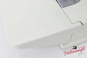 Singer Featherweight 221K Sewing Machine, British WHITE EV970***