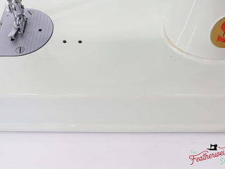 Load image into Gallery viewer, Singer Featherweight 221K Sewing Machine, British WHITE EV970***