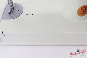 Singer Featherweight 221K Sewing Machine, British WHITE EV970***