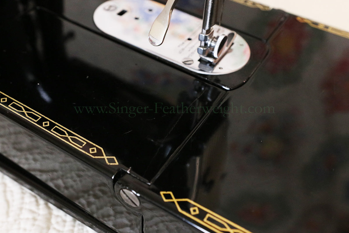 Singer Featherweight 222K Sewing Machine EM6028***