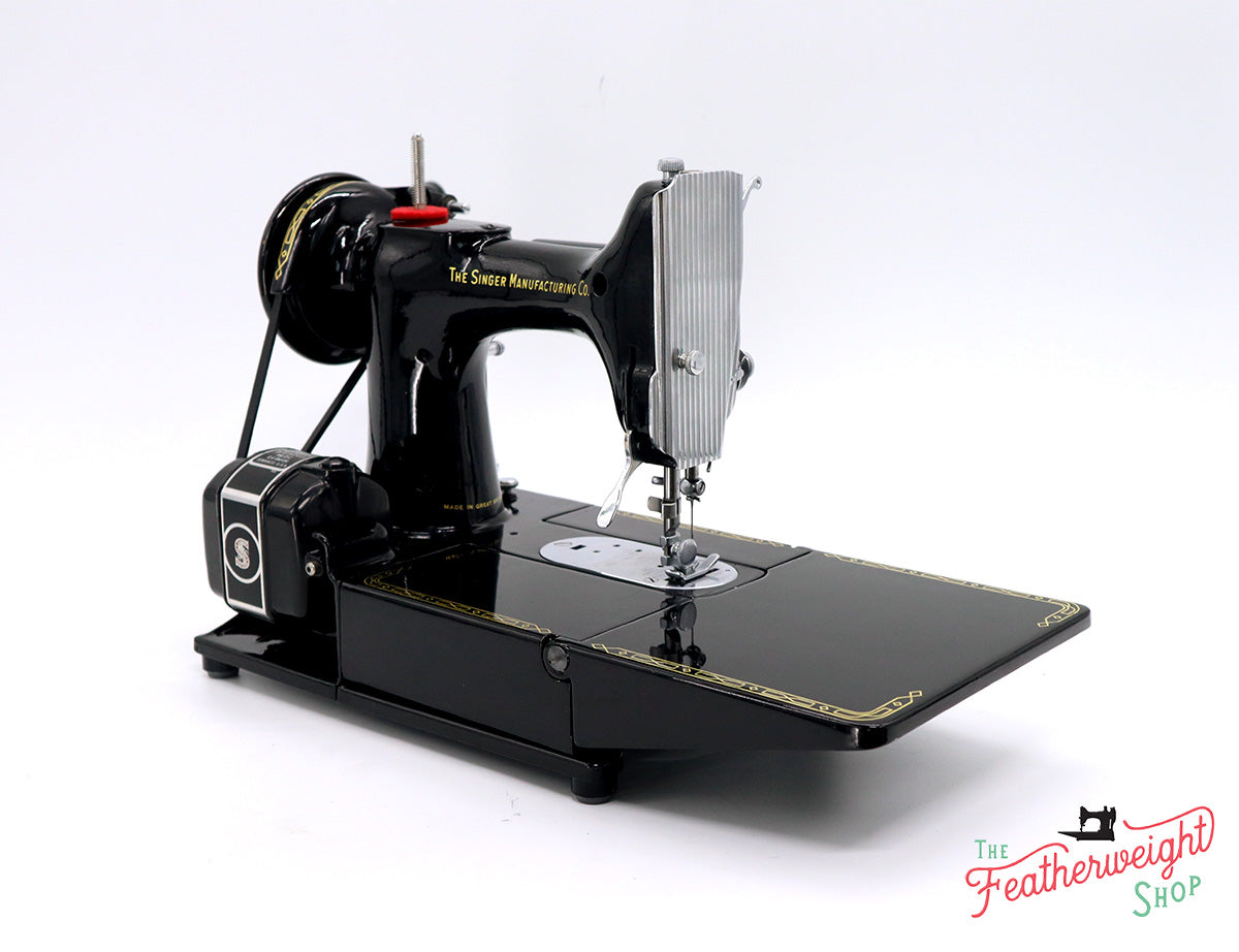 Singer Featherweight 222K Sewing Machine EK3213**