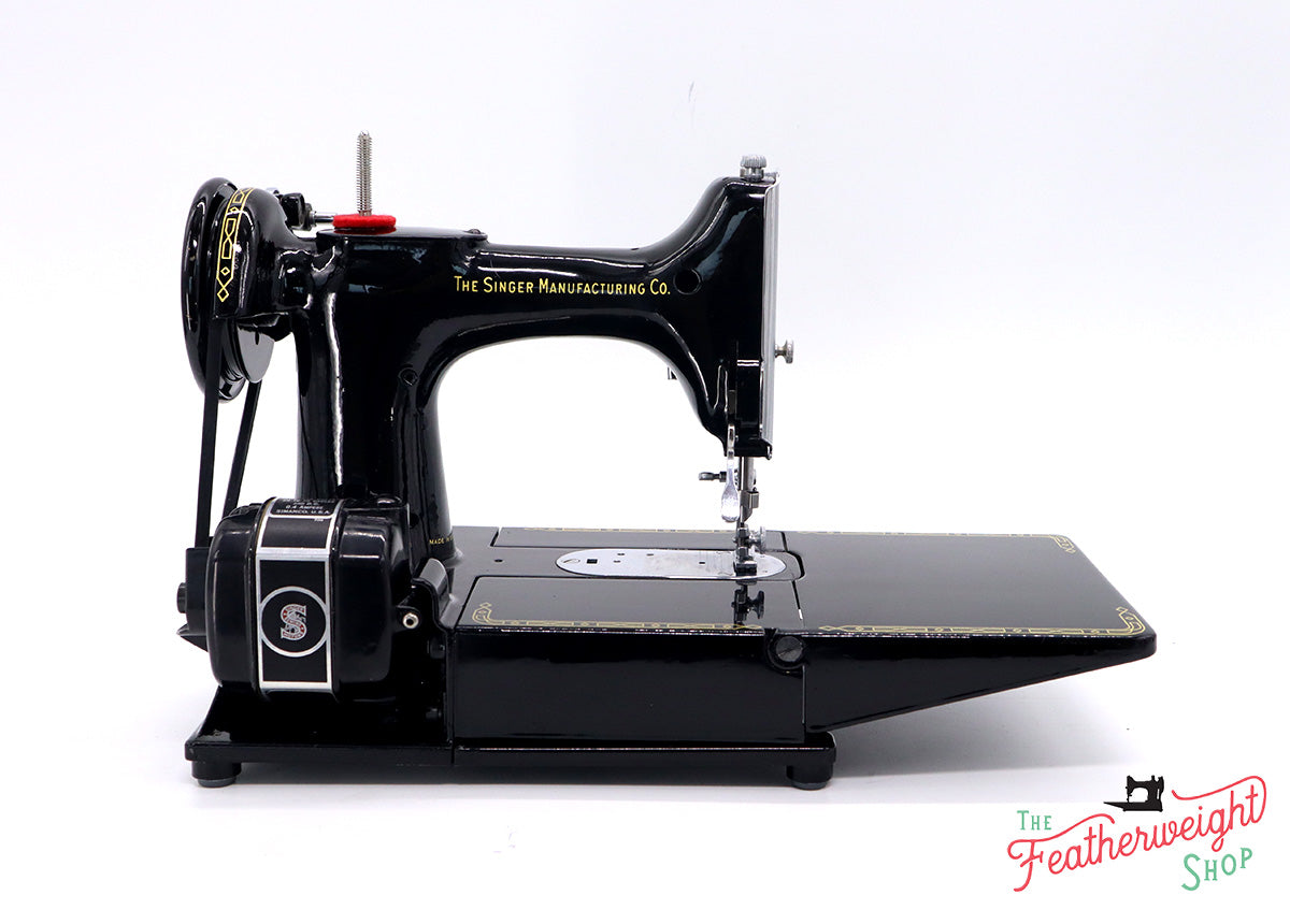 Singer Featherweight 222K Sewing Machine EK3213**