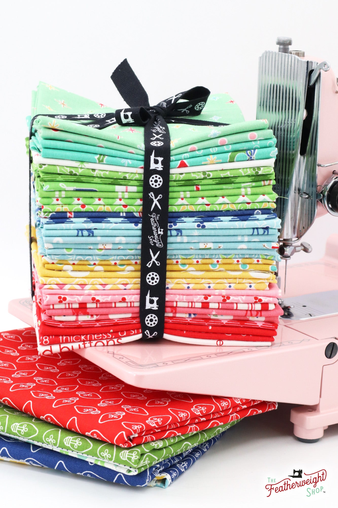 Fabric, Cozy Vintage Christmas FAT QUARTER Bundle + PANELS by Lori Holt