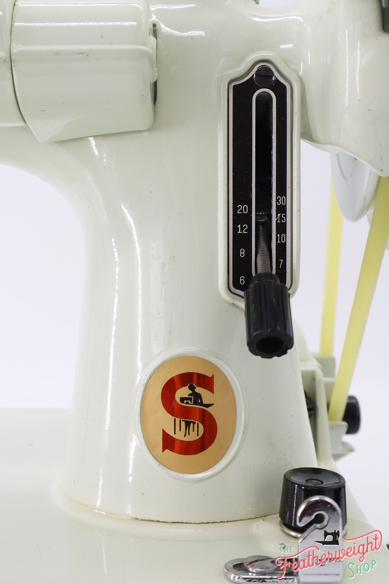 Singer Featherweight 221 Sewing Machine, WHITE - EV915***